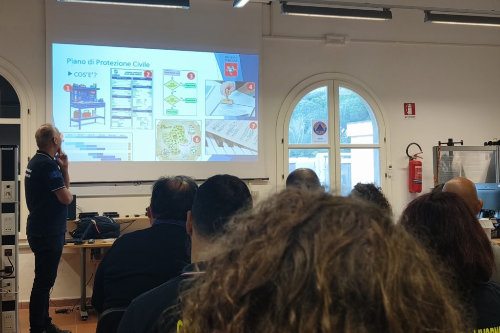 Foto dell'aula durante la lezione dedicata al piano di protezione civile 